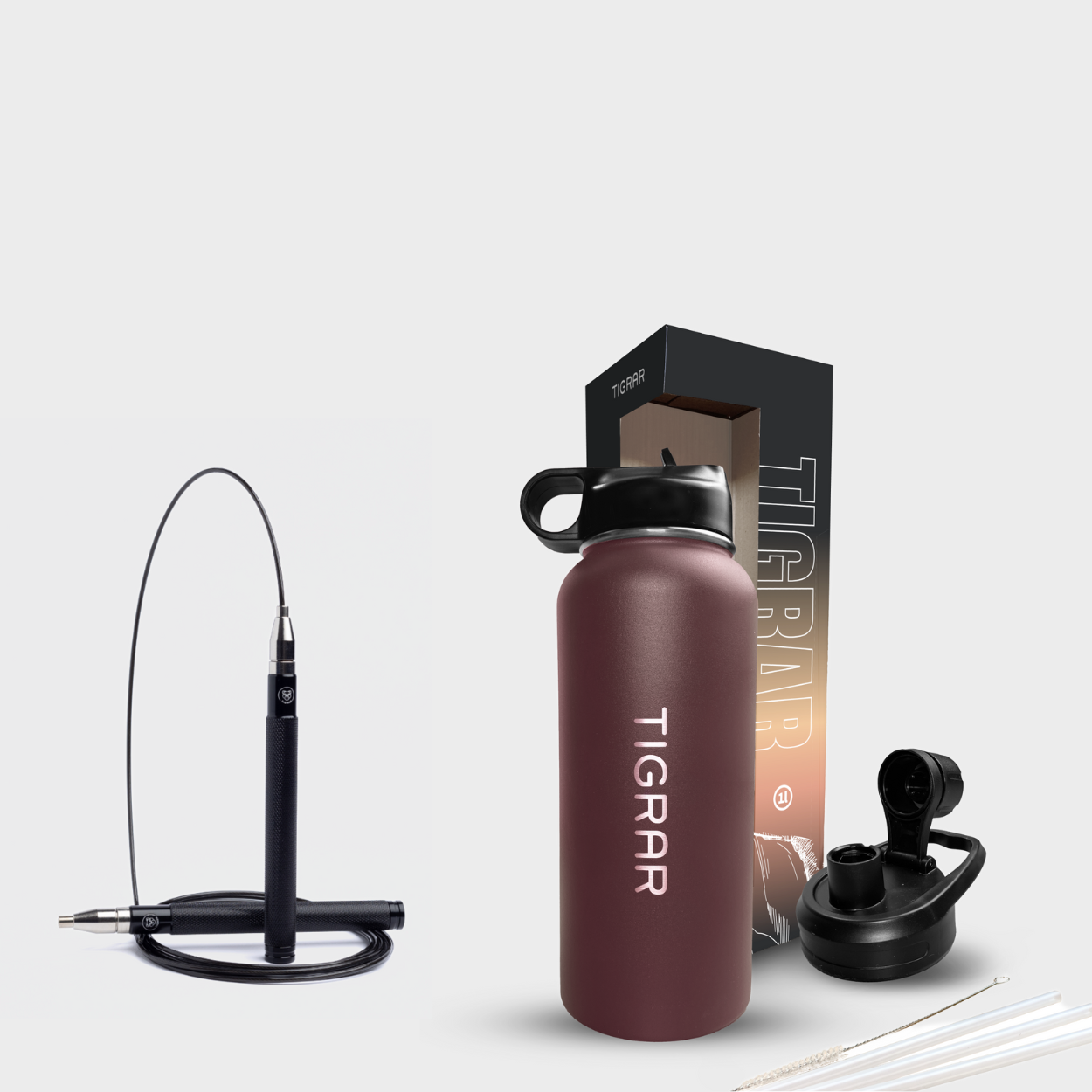 Tigrar's premium rode thermosfles en een zwart springtouw gepresenteerd, onmisbare items voor de moderne sporter.