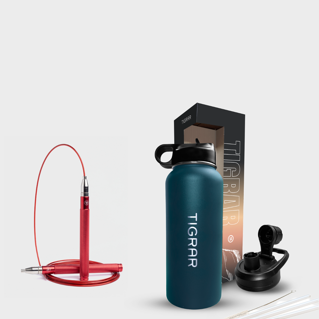 Klaar voor actie: Tigrar's blauwe elegante thermosfles en rode spring touw, de basisuitrusting voor elke trainingssessie.