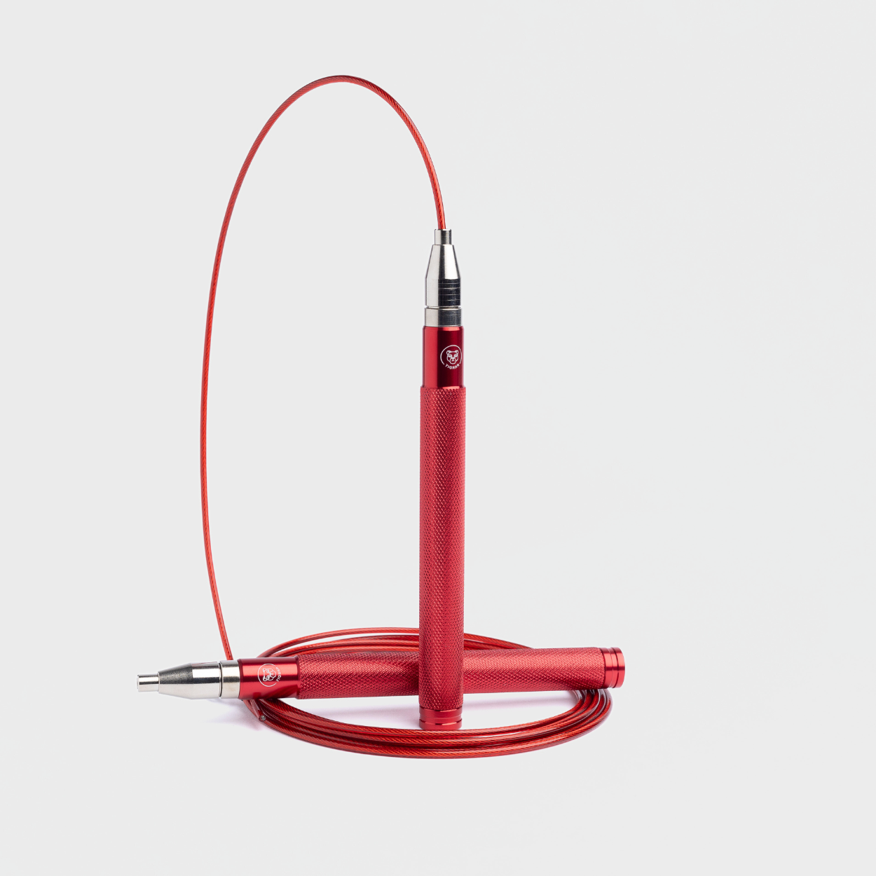 Rood Tigrar springtouw, lichtgewicht en snel, perfect voor het verbeteren van snelheid en voetenwerk in boksen.