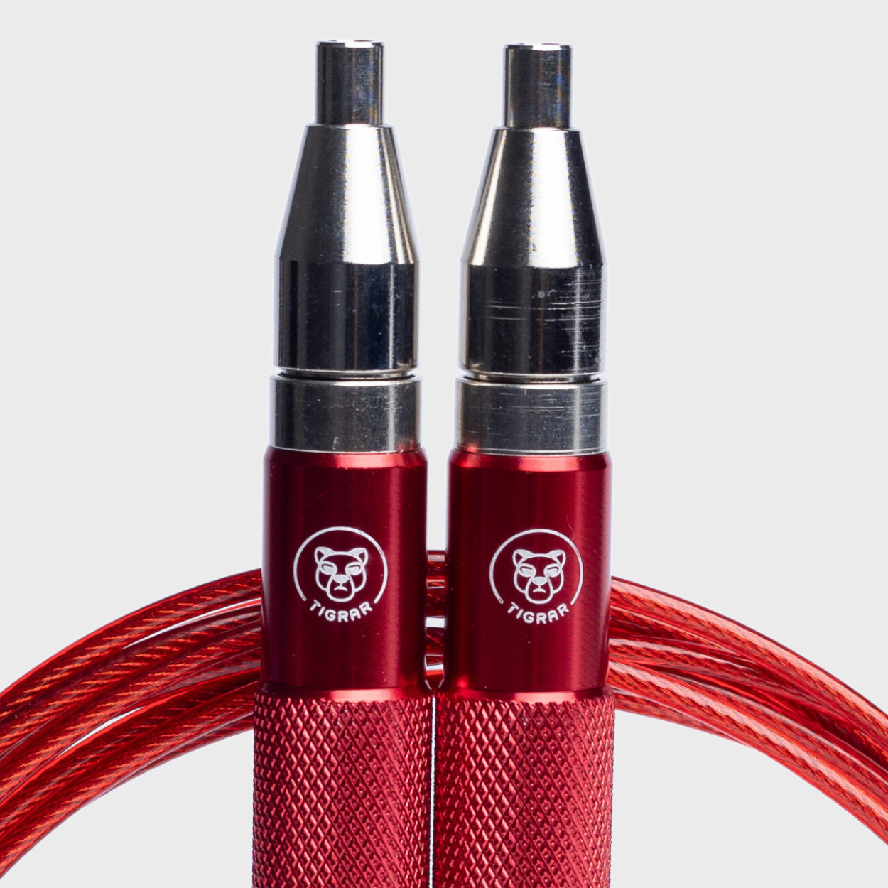 Close up van een rood Tigrar sport springtouw met focus op de roterende uiteinde