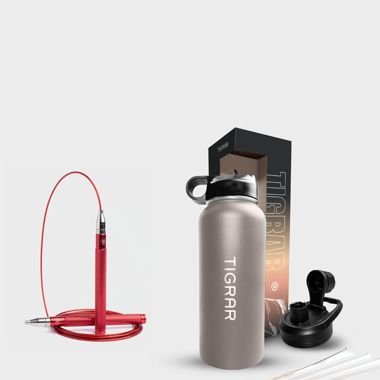 Innovatief grijs Tigrar thermosfles en rood aluminium springtouw, speciaal ontworpen voor de actieve levensstijl en duurzame prestaties.