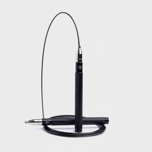 Zwart Tigrar boks springtouw, met comfortabele grip en soepele rotatie, voor gevorderde springtechnieken.