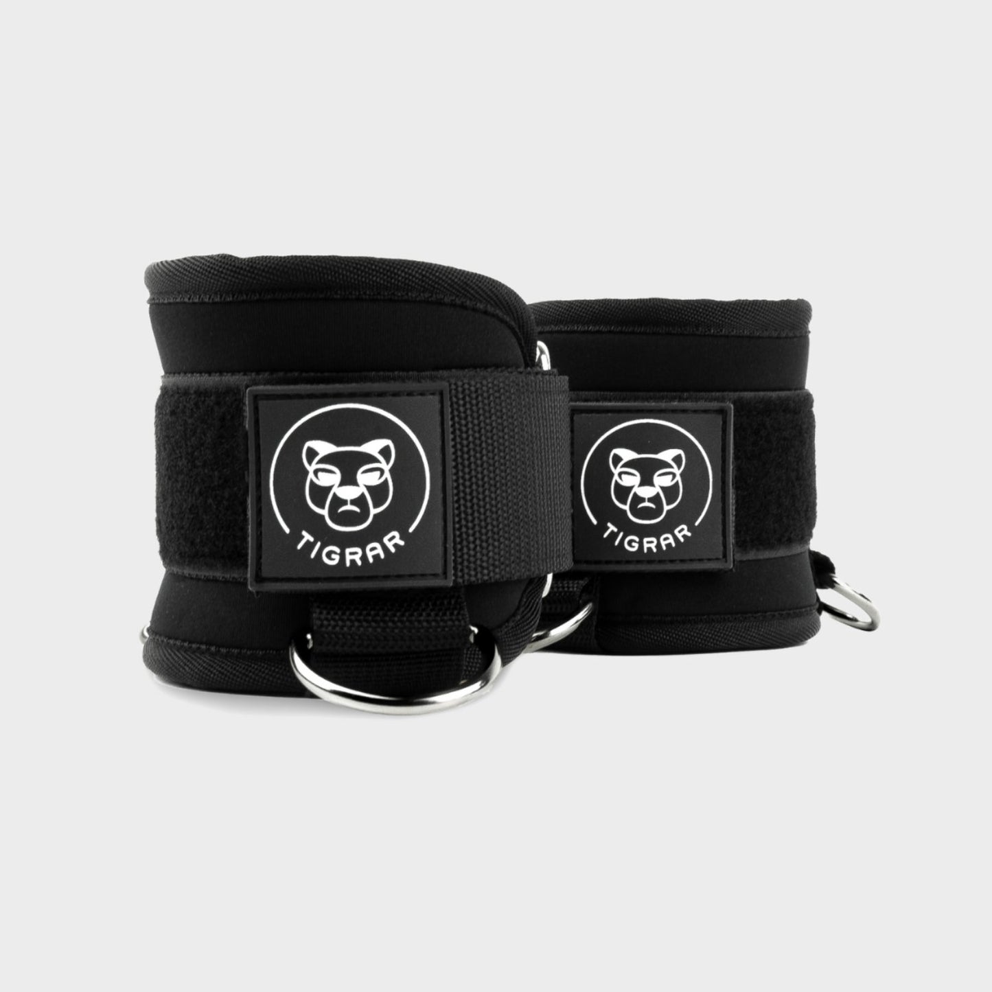 Zwarte Tigrar kickback ankle straps met neopreen padding, perfect voor cable machine oefeningen in de gym.
