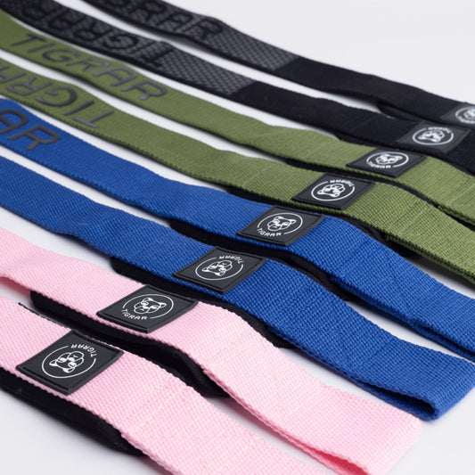 Kleurrijke reeks van roze, blauwe, groene, en zwarte Tigrar weight lifting straps, ideaal voor krachttraining.
