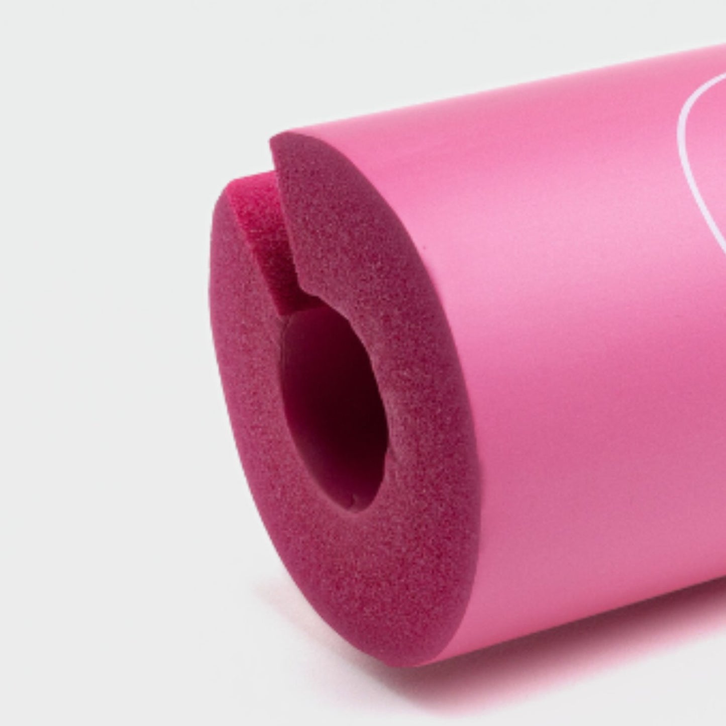 Zijaanzicht van Tigrar pink barbell pad met foam in detail zichtbaar