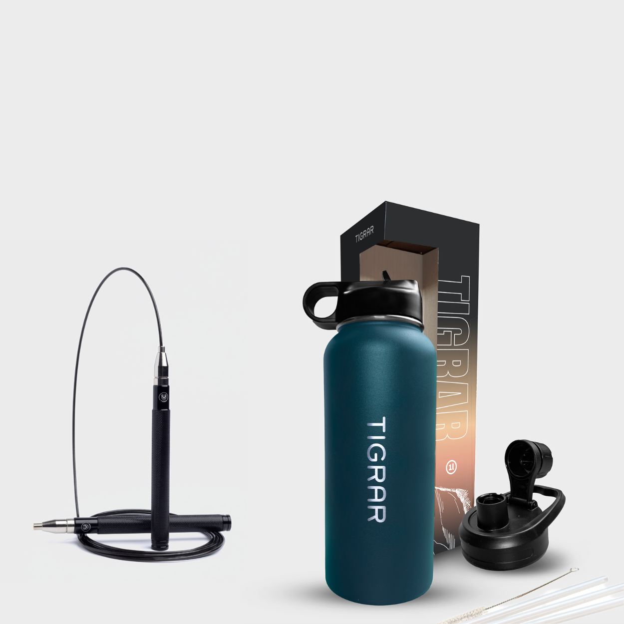 Tigrar sportaccessoires, inclusief blauwe thermosfles en zwart springtouw, bieden een solide basis voor elke workout routine.
