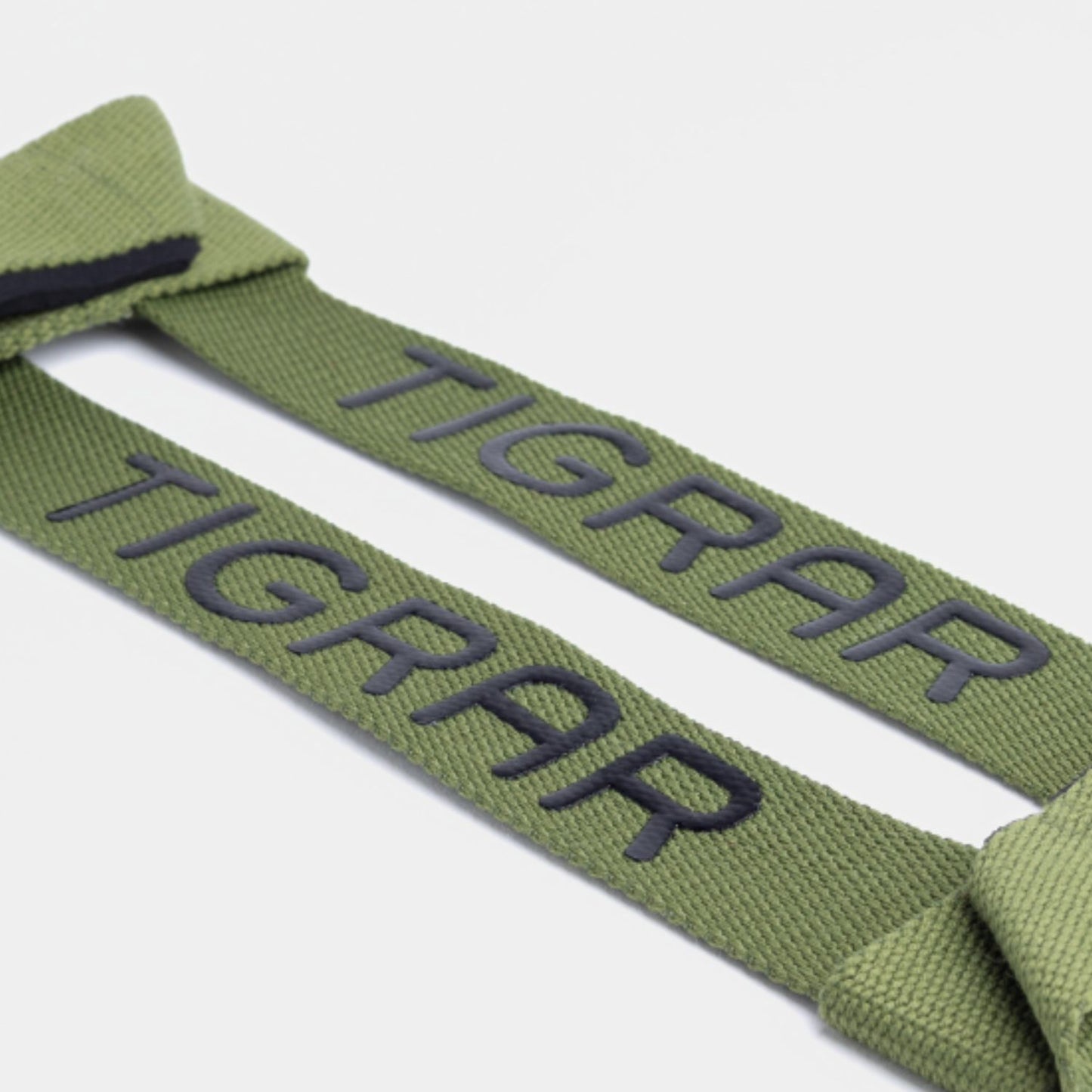 Detail van groene Tigrar lifting straps, toont het slijtvaste materiaal en praktische design voor extra ondersteuning.