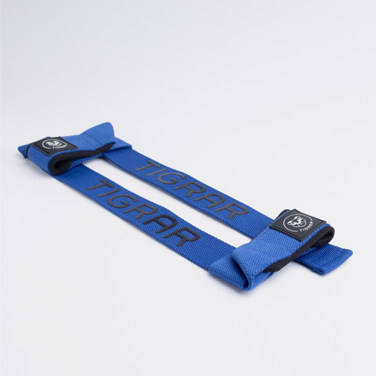 Gedetailleerde weergave van blauwe Tigrar's lifting straps, benadrukt slijtvaste materialen en comfortabele padding.