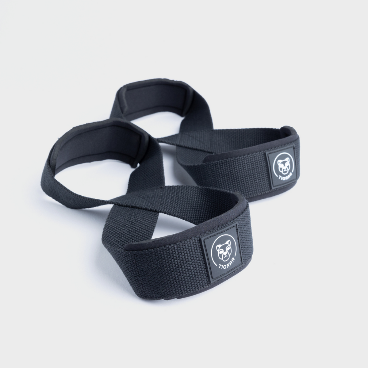Zwarte nylon Tigrar Figure 8 lifting straps tegen een grijze achtergrond.