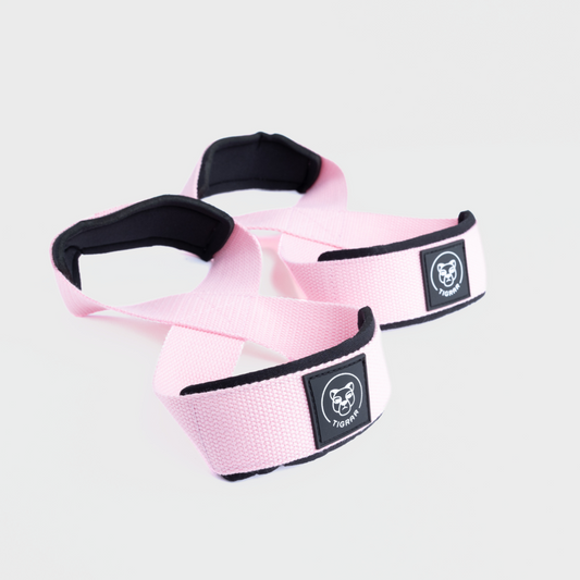 Roze Tigrar Figure 8 straps met dubbele neopreen padding, ideaal voor comfort tijdens het liften, tegen een grijze achtergrond.