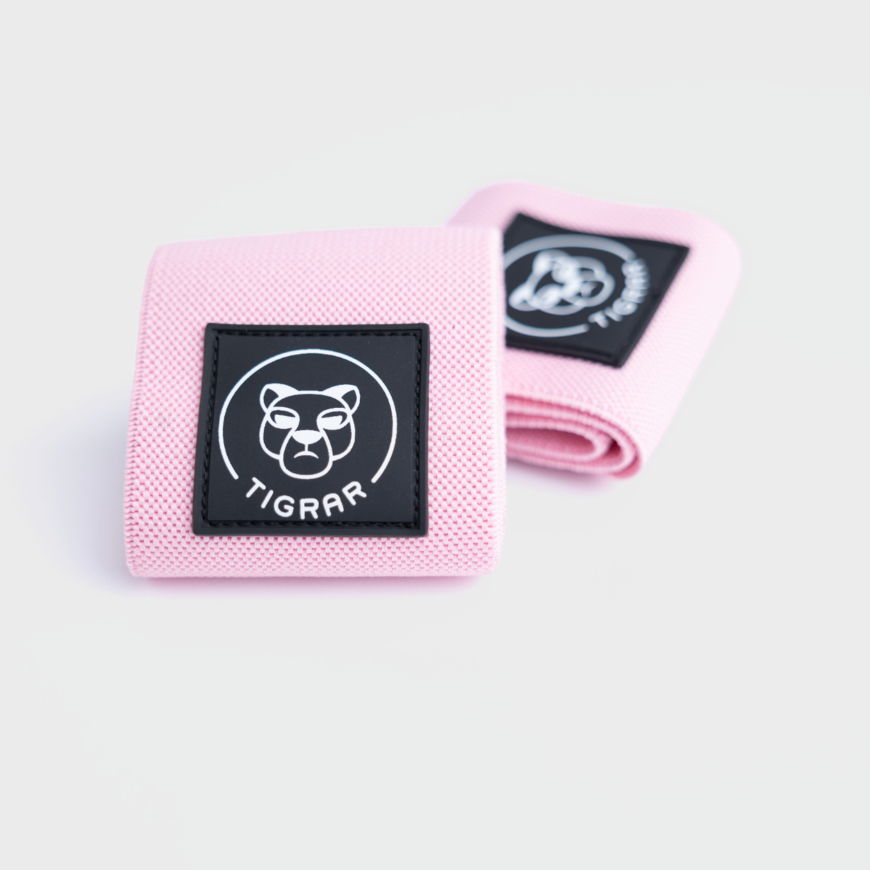 Roze wrist wraps van Tigrar, combineert stijl met functionaliteit voor elke workout
