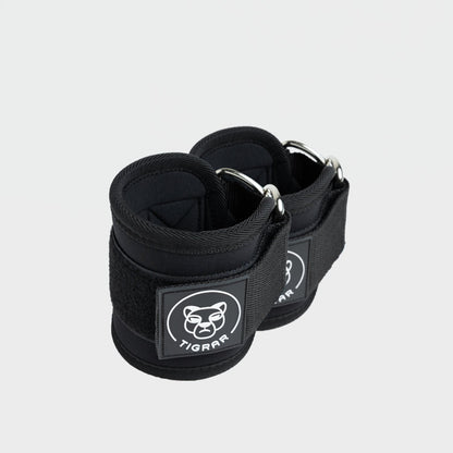 Zwarte Tigrar ankle strap for cable machine, versterkt met dubbele ring en stevige klittenbandsluiting.