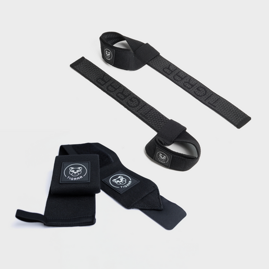 Wrist wraps en lifting straps keurig naast elkaar geplaatst.