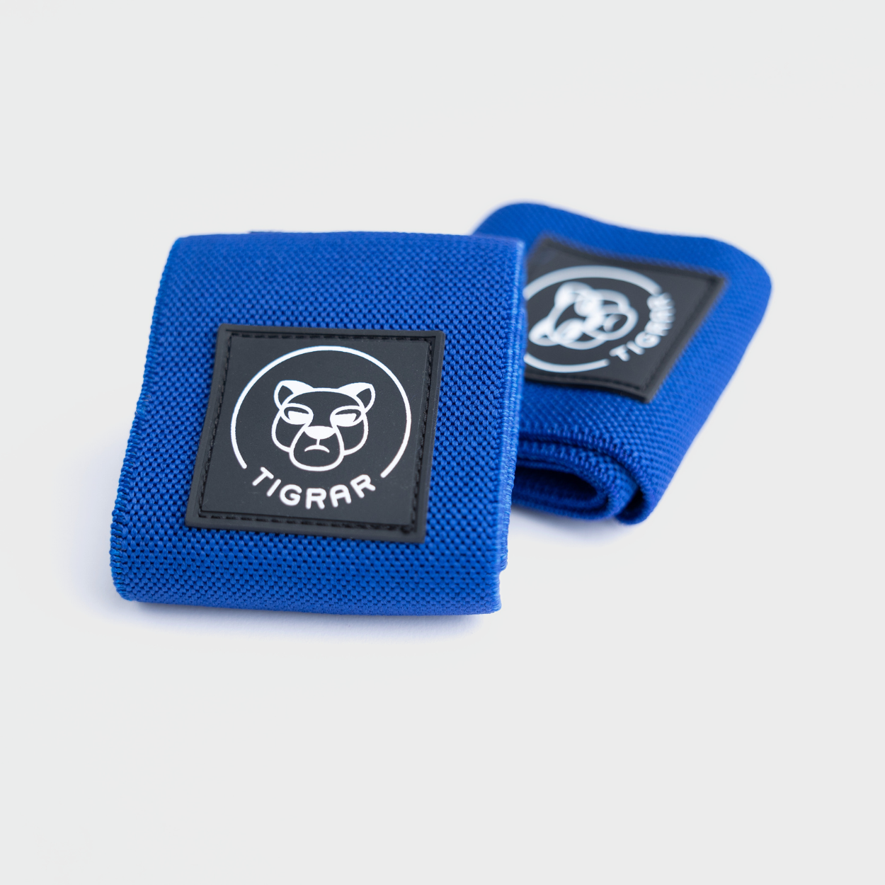 Set van blauwe Tigrar wrist wraps, ontworpen voor stabiliteit bij zware lifts